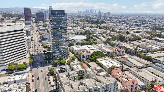 1209 Amherst Avenue, Los Angeles CA: https://media.crmls.org/mediaz/989e7d2e-d43f-4fa3-95e2-b40a0e70fa08.jpg
