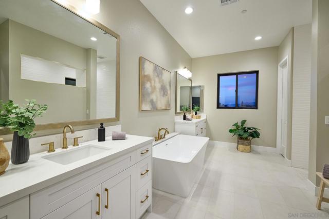 1755 Calle Catalina, Escondido CA: https://media.crmls.org/mediaz/989e930c-010d-4026-963d-8af1a2f99335.jpg