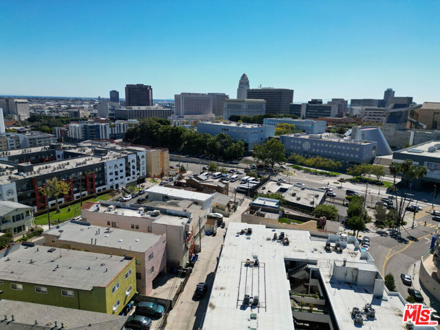 630 N Grand Avenue, Los Angeles CA: https://media.crmls.org/mediaz/989f130f-cf8d-4195-aff8-48428233b780.jpg