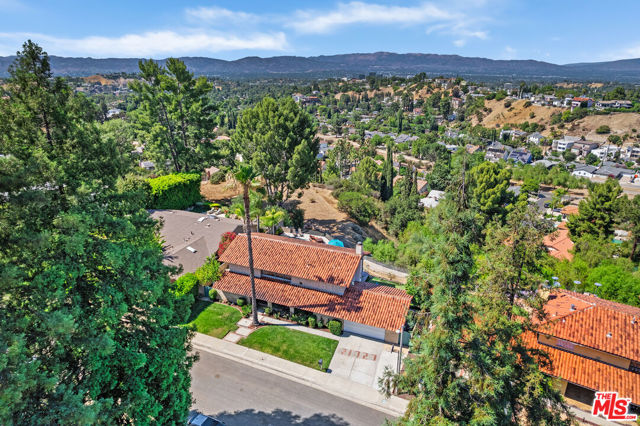 21727 Ulmus Drive, Woodland Hills CA: https://media.crmls.org/mediaz/989f61e4-db9b-4c1a-a46e-35c712cb3a1b.jpg