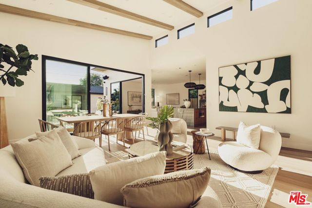 5725 Katherine Avenue, Sherman Oaks CA: https://media.crmls.org/mediaz/98a0218c-3aab-4b33-a923-2e4e7537190e.jpg