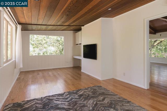 877 Mountain View Dr, Lafayette CA: https://media.crmls.org/mediaz/98a091a6-b09f-4ea7-9f73-b4e915d822a0.jpg
