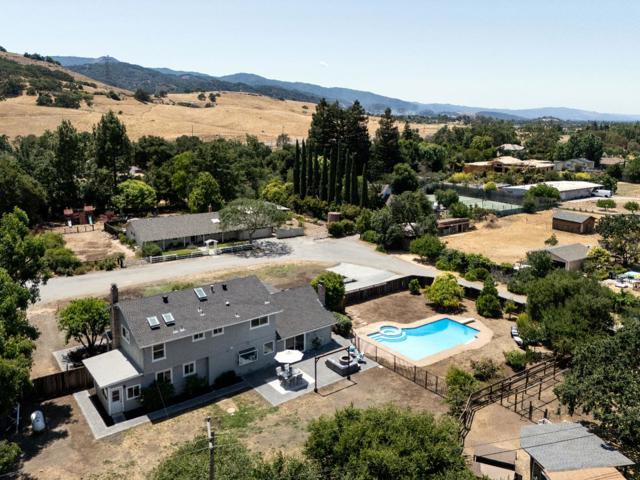 7565 Tierra Sombra Court, San Jose CA: https://media.crmls.org/mediaz/98a0bc0c-d23e-481c-8f12-94a0efd979ca.jpg