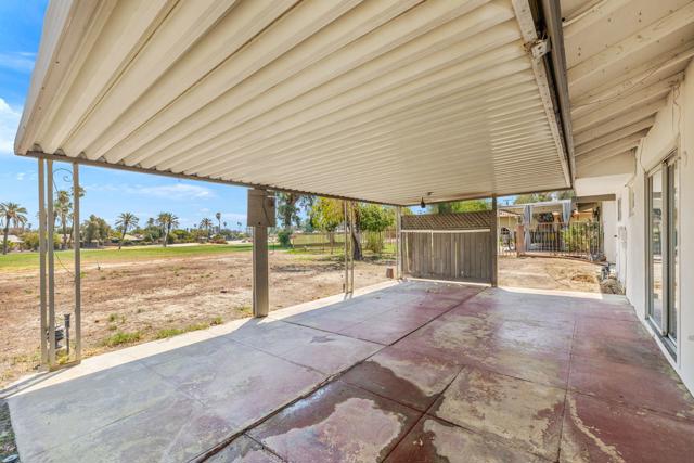 42660 Wisconsin Avenue, Palm Desert CA: https://media.crmls.org/mediaz/98a11acf-60b8-436f-b6d9-d89357eb7e68.jpg