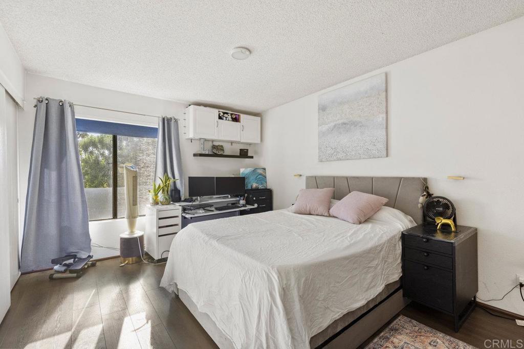 1050 Washington Ave - photo 9