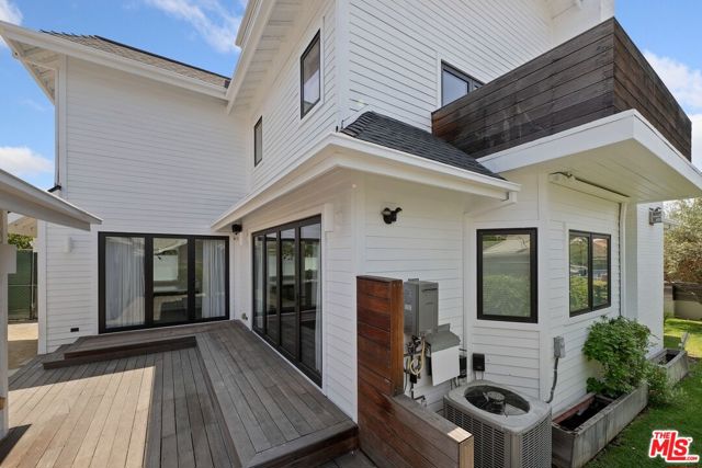 4525 Melbourne Avenue, Los Angeles CA: https://media.crmls.org/mediaz/98a197bf-1df7-46c3-83d9-75f8b8bec1dd.jpg