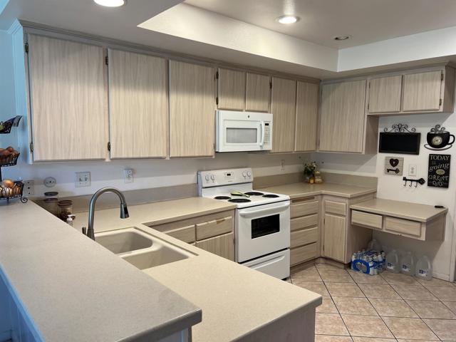 Detail Gallery Image 4 of 15 For 4710 Birchwood Cir, Carlsbad,  CA 92008 - 3 Beds | 2/1 Baths