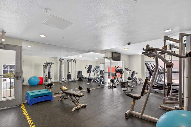1240 India St, San Diego CA: https://media.crmls.org/mediaz/98a1fed8-01fe-4aae-87a6-c098a482860a.jpg