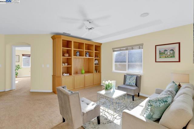 436 Wood Glen Dr, Richmond CA: https://media.crmls.org/mediaz/98a2111e-c7b3-49ef-a4f1-a4191766578f.jpg