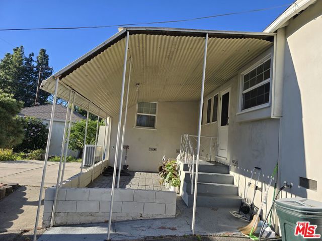 2944 Mayfield Avenue, La Crescenta CA: https://media.crmls.org/mediaz/98a27476-5243-4a09-8c61-c80f3cf8a649.jpg