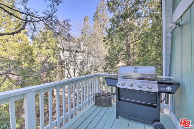 888 Grass Valley Road, Lake Arrowhead, CA 92352
