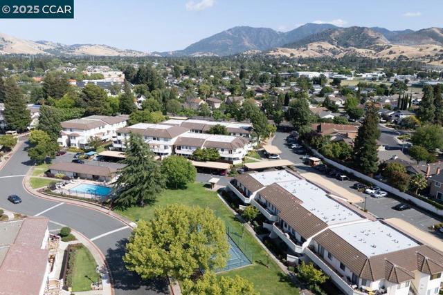 5050 Valley Crest Dr, Concord CA: https://media.crmls.org/mediaz/98a35c18-3d65-45d1-8a1b-029b5ec29f0e.jpg