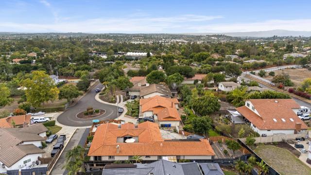 1918 Odell Cir, Vista CA: https://media.crmls.org/mediaz/98a36f14-0bd6-4a9a-9d18-aed7dd75c7e0.jpg