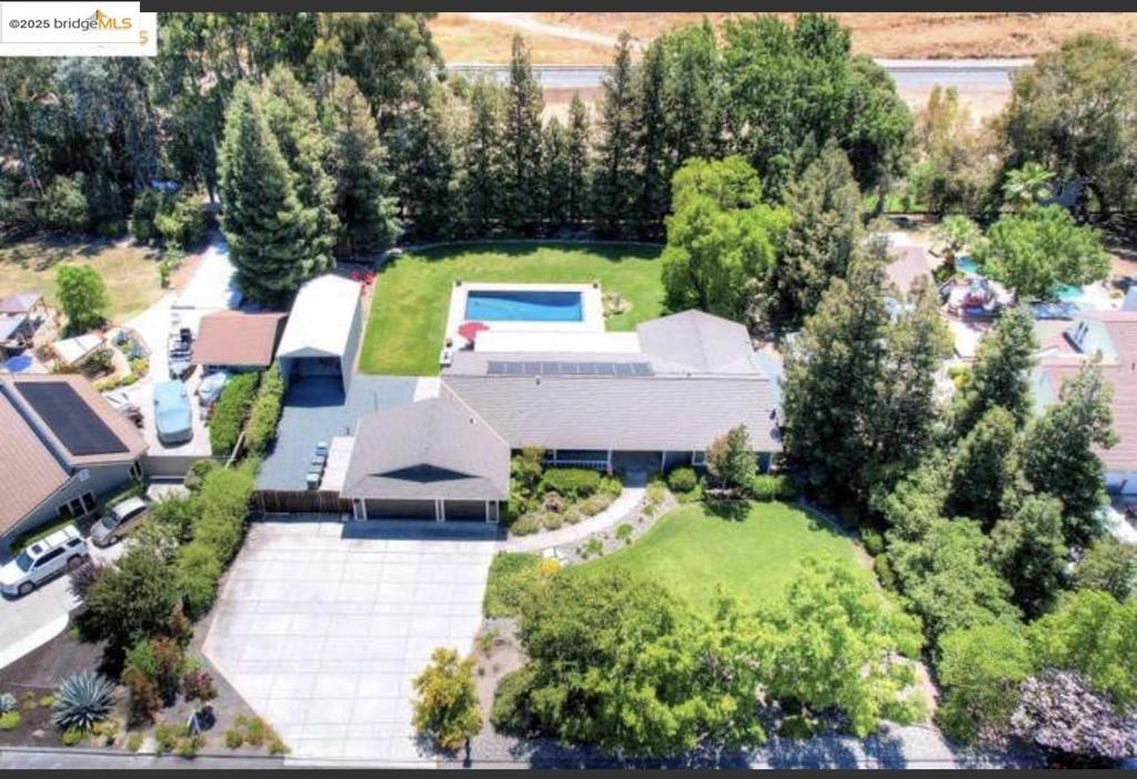 3047 Frandoras Cir
