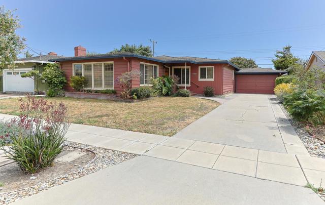 40 San Pedro Street, Salinas CA: https://media.crmls.org/mediaz/98a54851-d576-431c-9854-fcedfdfe7e4e.jpg