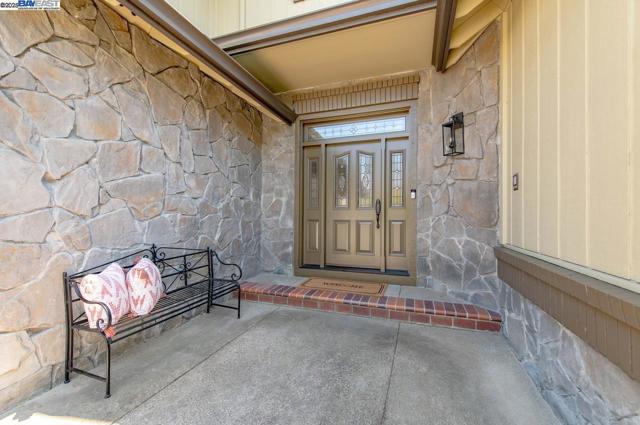 942 Finovino Ct, Pleasanton CA: https://media.crmls.org/mediaz/98a56506-a7a5-4506-a5ed-2ee3bca48a75.jpg