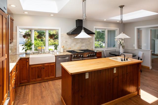 2726 Saint Giles Lane, Mountain View CA: https://media.crmls.org/mediaz/98a58869-15e5-4928-a22f-8d25bc8784c8.jpg