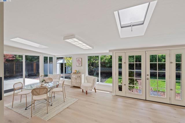 2371 Mallard Dr, Walnut Creek CA: https://media.crmls.org/mediaz/98a5b91e-682d-4fd0-8804-2fbfd80c9be5.jpg
