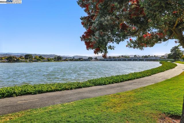 739 Aries Ln, Foster City CA: https://media.crmls.org/mediaz/98a5d8db-e692-499f-9c45-4d8f7bf44fa0.jpg