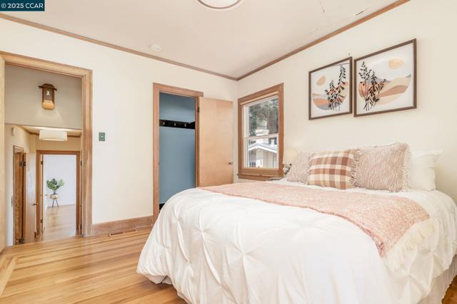 837 San Carlos Ave, Albany CA: https://media.crmls.org/mediaz/98a5ddf9-0489-4d16-9dd8-02554f046b43.jpg