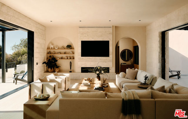 29685 Cuthbert Road, Malibu CA: https://media.crmls.org/mediaz/98a5e0c1-ca82-43eb-9be6-e72ea250793d.jpg