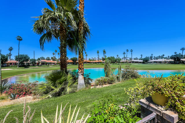 352 Villena Way, Palm Desert CA: https://media.crmls.org/mediaz/98a61dd7-9e33-4fff-934d-3711d2d4886b.jpg