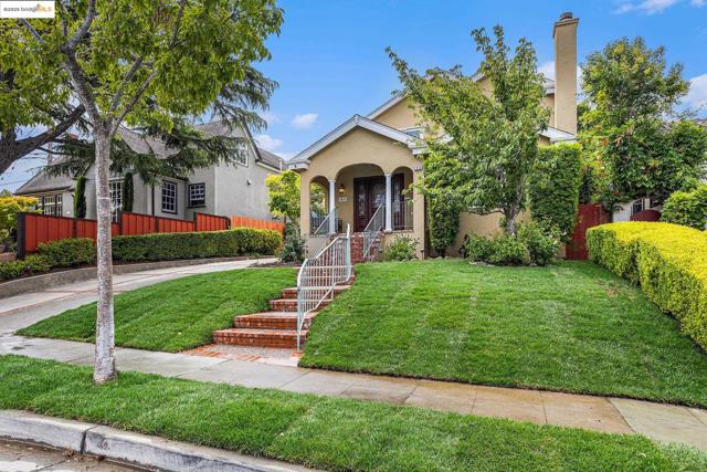 1415 Vancouver Ave, Burlingame CA: https://media.crmls.org/mediaz/98a6211f-9904-4efc-aa8a-c4616b3917e1.jpg