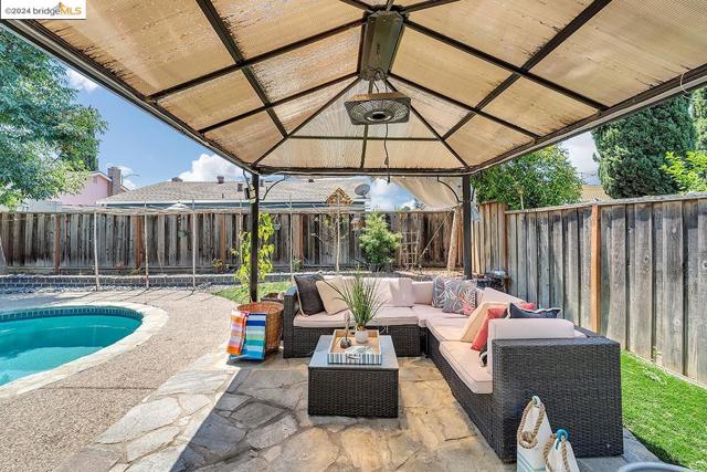 Image 32 of 39 For 3342 San Saba Dr