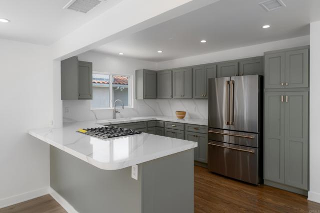 Detail Gallery Image 9 of 39 For 6653 Aranda Ave, La Jolla,  CA 92037 - 3 Beds | 2/1 Baths