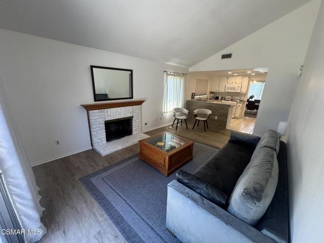 4593 Lubbock Drive, Simi Valley CA: https://media.crmls.org/mediaz/98a7ad93-fb8e-414d-a57a-e9128253e48c.jpg