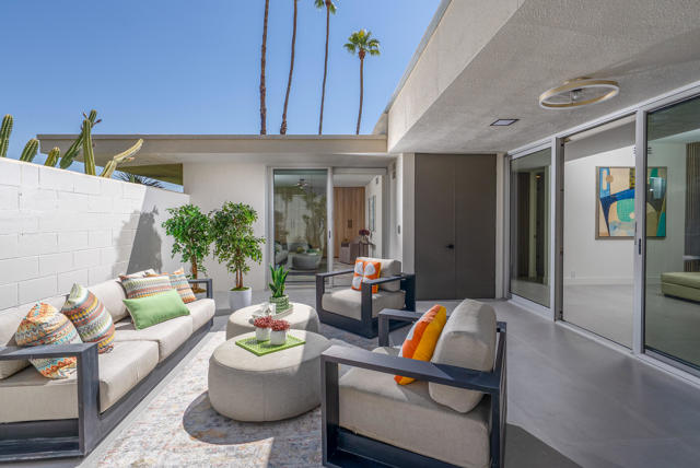 172 Desert Lakes Drive, Palm Springs CA: https://media.crmls.org/mediaz/98a896b9-9c98-498f-ac63-cbff04f351ed.jpg