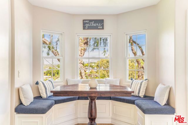 3942 Glenridge Drive, Sherman Oaks CA: https://media.crmls.org/mediaz/98a8d897-9fdb-4f82-906e-b81ea035c3d9.jpg