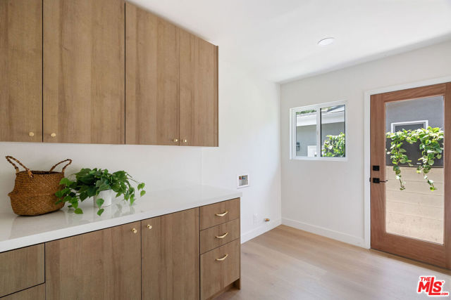 4731 Don Miguel Drive, Los Angeles CA: https://media.crmls.org/mediaz/98a9930b-ac7d-4c59-af07-45ce5810d397.jpg
