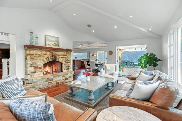 15340 Via Los Tulares, Carmel Valley CA: https://media.crmls.org/mediaz/98a9a47e-d6d2-45c8-97dc-9fb6198981a1.jpg