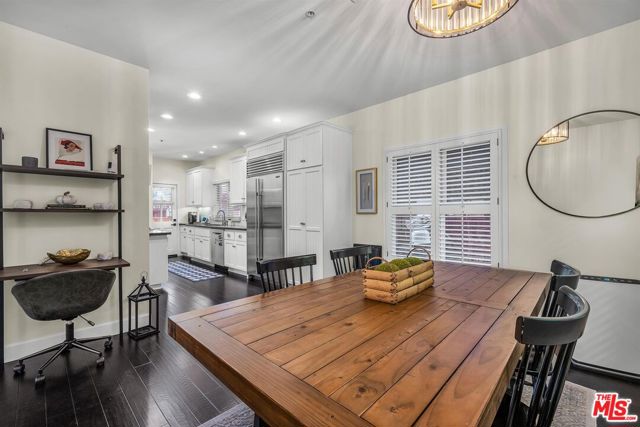 420 S Broadway, Redondo Beach CA: https://media.crmls.org/mediaz/98a9bb7d-5d75-45d2-99db-c9ec151957e3.jpg