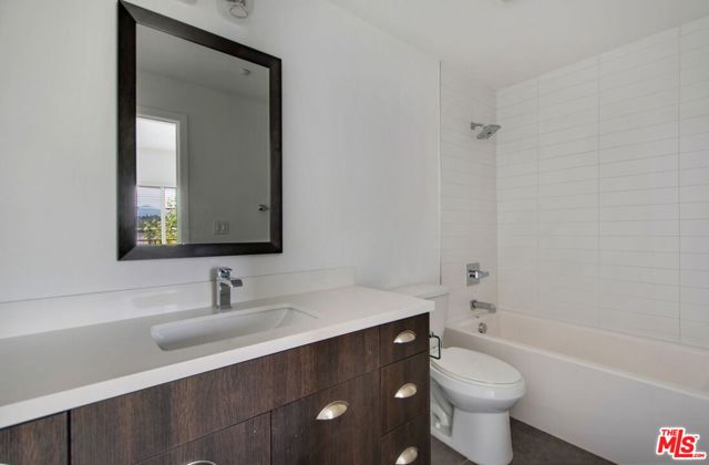 2974 Ripple Place, Los Angeles CA: https://media.crmls.org/mediaz/98aa014f-344f-46f6-be1a-2fcbee24e8a0.jpg