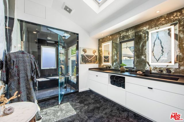 4610 Via Vistosa, Santa Barbara CA: https://media.crmls.org/mediaz/98aa8c2d-a0b0-490d-81aa-71d94147bad7.jpg