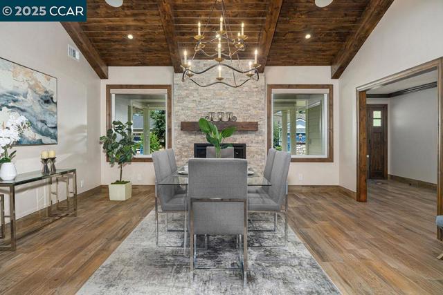221 El Sobrante Dr, Danville CA: https://media.crmls.org/mediaz/98aaeeb4-2830-4e79-8607-84009c15232f.jpg