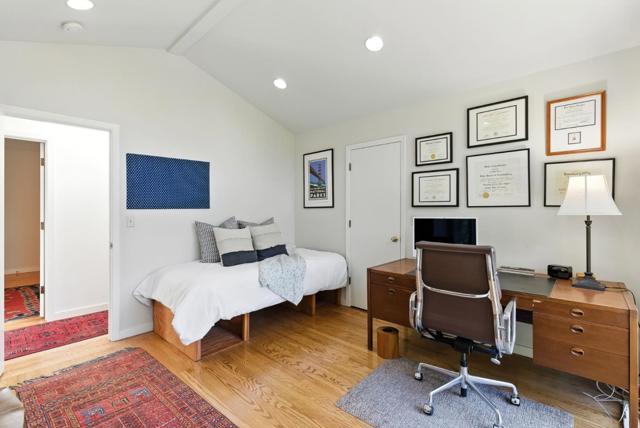 3795 Ralston Avenue, Hillsborough CA: https://media.crmls.org/mediaz/98ab00ad-02d4-4263-aad6-9a26a40ee6ed.jpg