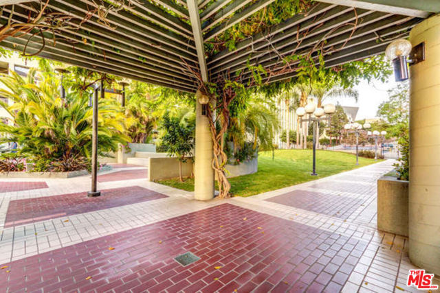 880 W 1st Street, Los Angeles CA: https://media.crmls.org/mediaz/98aba418-84b6-475e-9e84-e37305279f3b.jpg