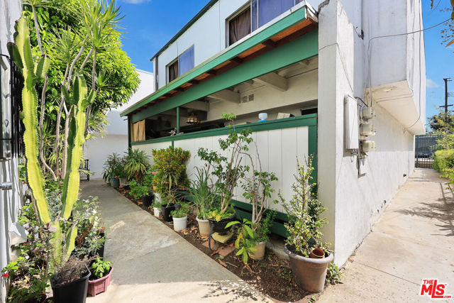 500 S 6th Street, Montebello CA: https://media.crmls.org/mediaz/98abd004-ae04-4770-bb1b-af39ff54a10b.jpg