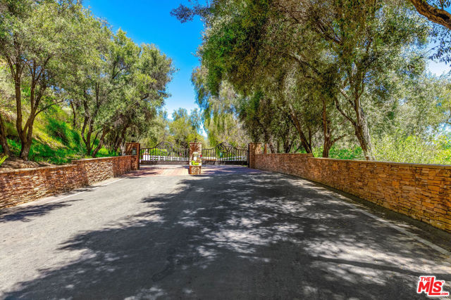 6914 Solano Verde Drive, Somis CA: https://media.crmls.org/mediaz/98ac5fcd-8a11-4c32-9f27-f5271d843151.jpg