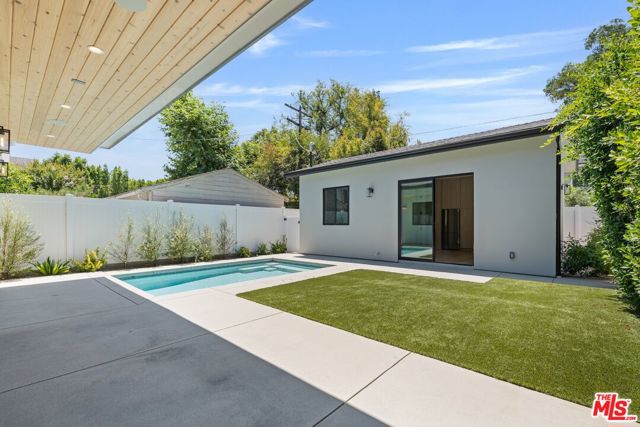 4647 Morse Avenue, Sherman Oaks CA: https://media.crmls.org/mediaz/98ac75ff-11a7-49a5-9dcf-4c403f4534d3.jpg