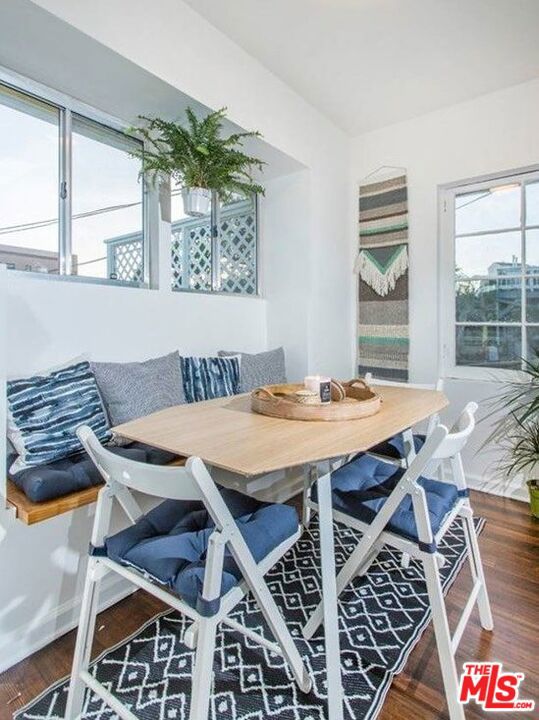 241 Marine Street, Santa Monica CA: https://media.crmls.org/mediaz/98ac7b58-d4f9-4563-8a8a-5ef7487f672c.jpg
