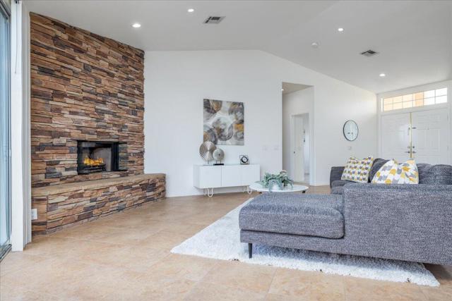 79030 Ladera Drive, La Quinta CA: https://media.crmls.org/mediaz/98accac9-6311-4885-ba02-25bc2dbd78f8.jpg