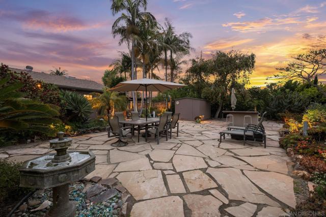 260 27Th St, Del Mar CA: https://media.crmls.org/mediaz/98ad2928-53cd-4215-982d-6ce3a85a234e.jpg