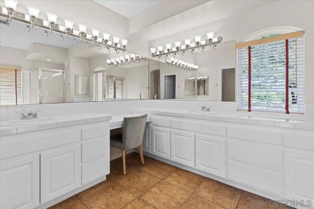 31252 North Star Way, Valley Center CA: https://media.crmls.org/mediaz/98ad346d-2b6c-4401-aaec-60ca9c8031d2.jpg