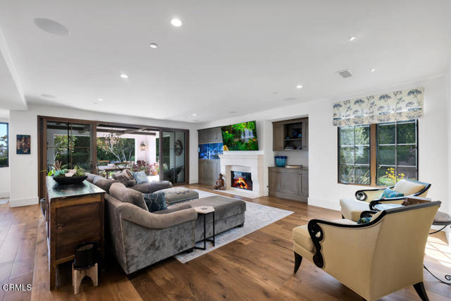 45 Valley Vista Drive, Camarillo CA: https://media.crmls.org/mediaz/98ad3e9f-b5c6-45cc-b6d1-e8cc3ccc1521.jpg