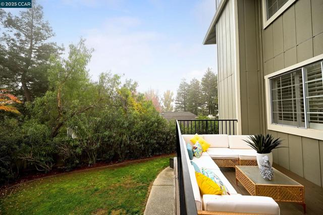 316 Mercury Way, Pleasant Hill CA: https://media.crmls.org/mediaz/98add4ca-96db-4d93-8a70-e341f0d5a219.jpg