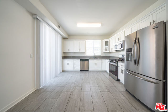5941 Barton Avenue, Los Angeles CA: https://media.crmls.org/mediaz/98adf563-0674-47d9-bee3-c4f6988c6a92.jpg